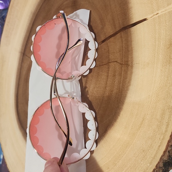 Round Frame with Faux Pearl Accents New Fashion Glasses - Picture 3 of 4